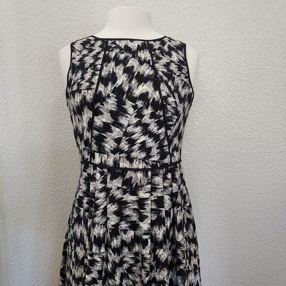 Vince Camuto Black & White Pleated Sheath Dress Size 6 - Picture 2 of 15